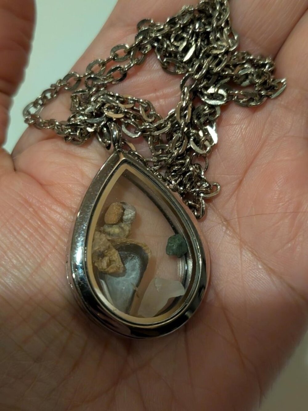 Silver Toned Vintage Teardro  Glass Locket with Stones/Shell Pendant Necklace
